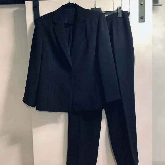 Professional Tailored Blazer, Black Pinstripe 12P - Picture 8 of 8